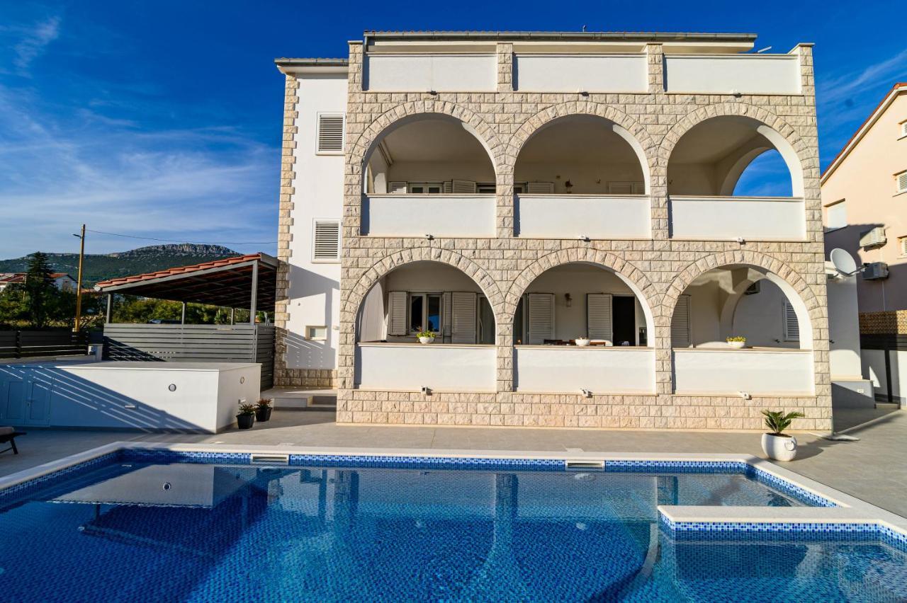 Villa Relax - Beautiful Apartment With Heated Saltwater Pool & Jacuzzi Kaštela 외부 사진