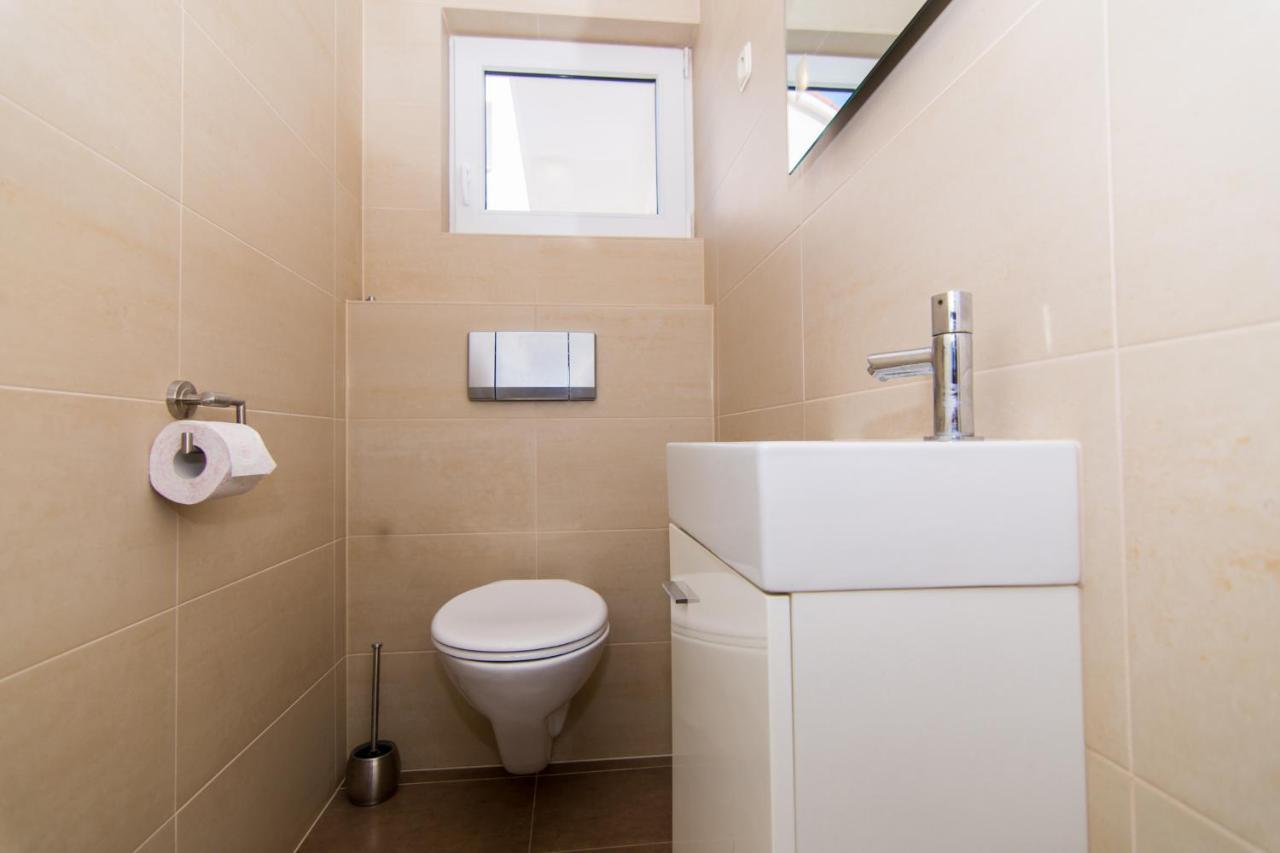 Villa Relax - Beautiful Apartment With Heated Saltwater Pool & Jacuzzi Kaštela 외부 사진