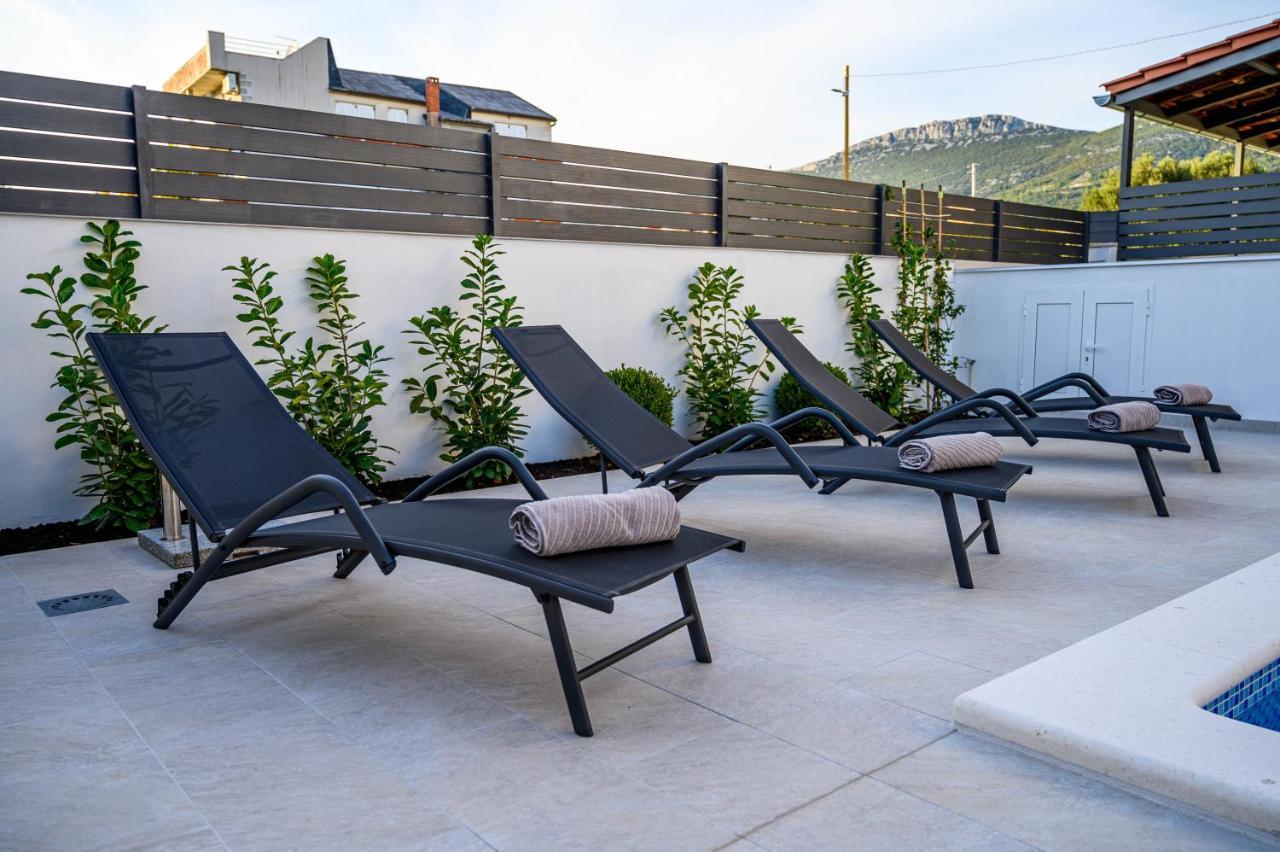 Villa Relax - Beautiful Apartment With Heated Saltwater Pool & Jacuzzi Kaštela 외부 사진