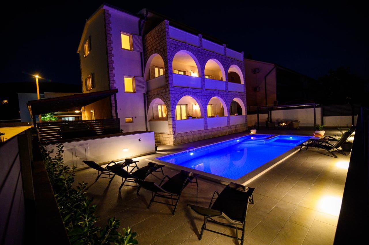 Villa Relax - Beautiful Apartment With Heated Saltwater Pool & Jacuzzi Kaštela 외부 사진