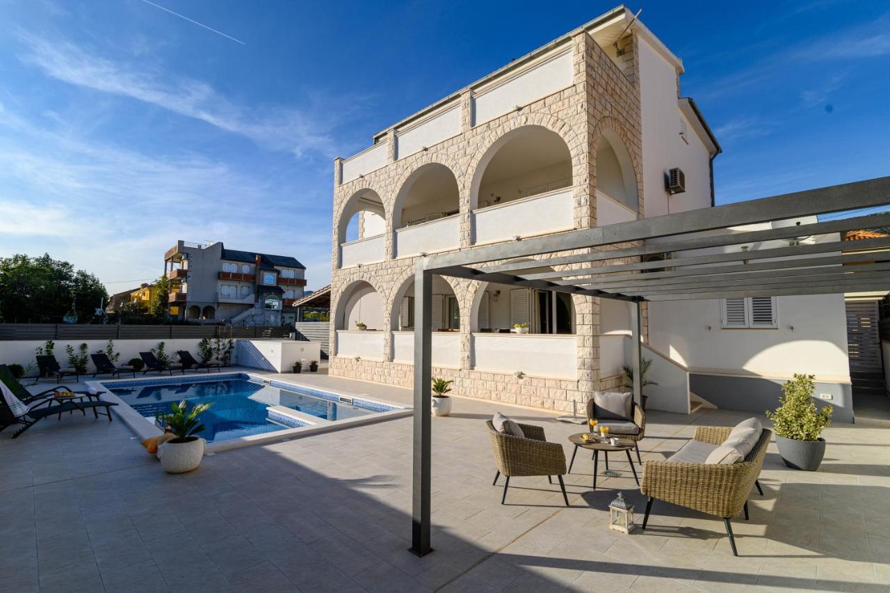 Villa Relax - Beautiful Apartment With Heated Saltwater Pool & Jacuzzi Kaštela 외부 사진