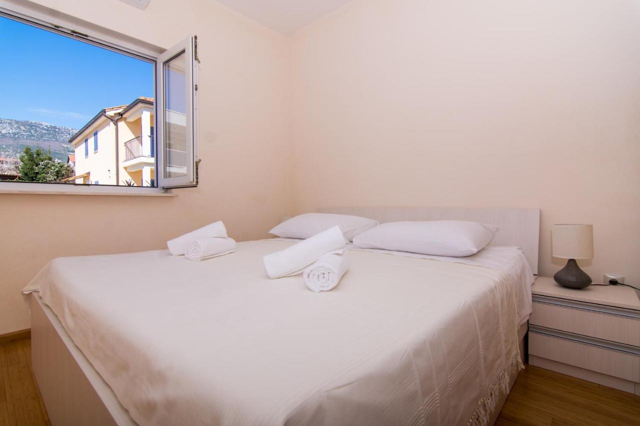 Villa Relax - Beautiful Apartment With Heated Saltwater Pool & Jacuzzi Kaštela 외부 사진