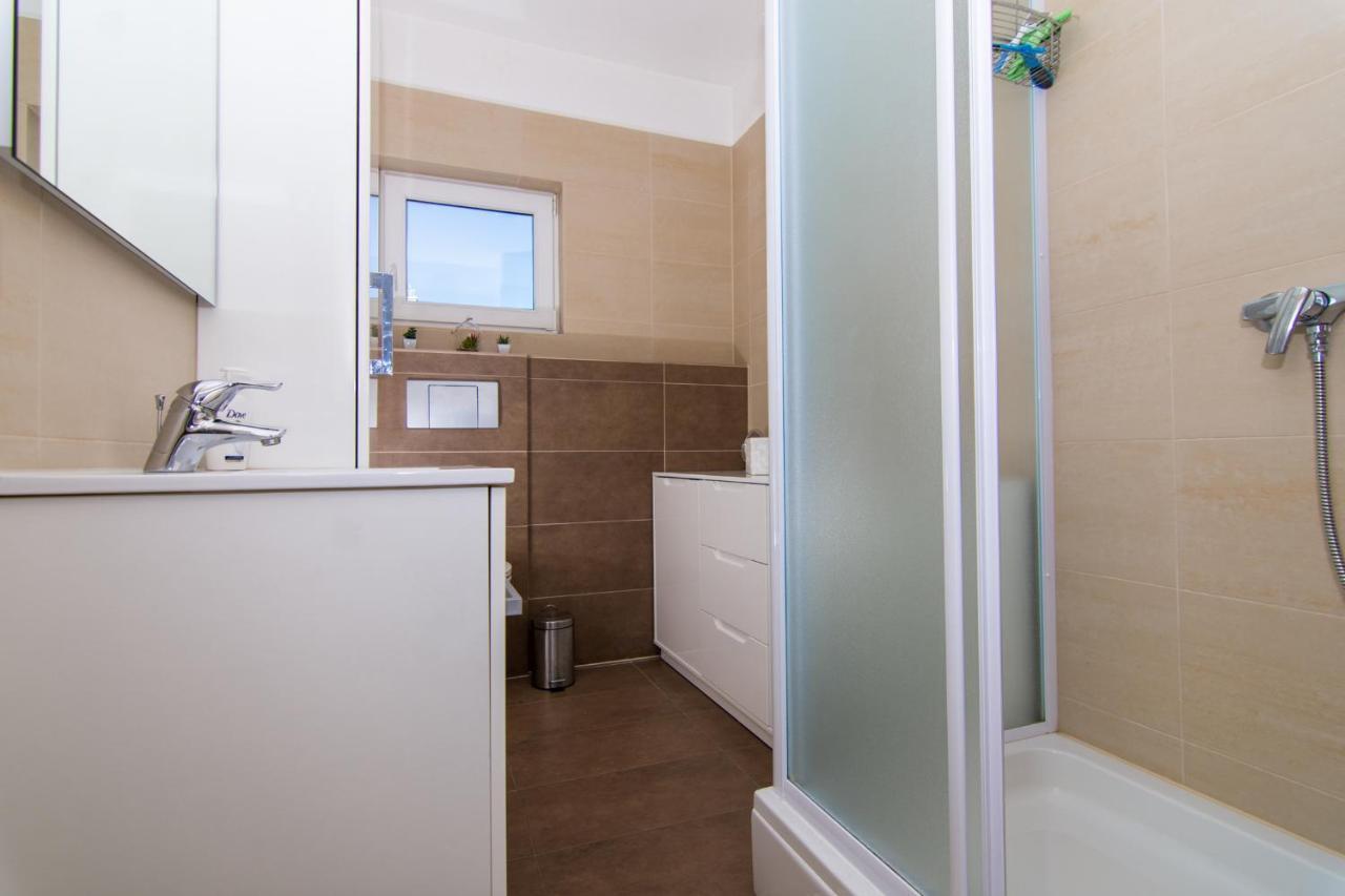 Villa Relax - Beautiful Apartment With Heated Saltwater Pool & Jacuzzi Kaštela 외부 사진