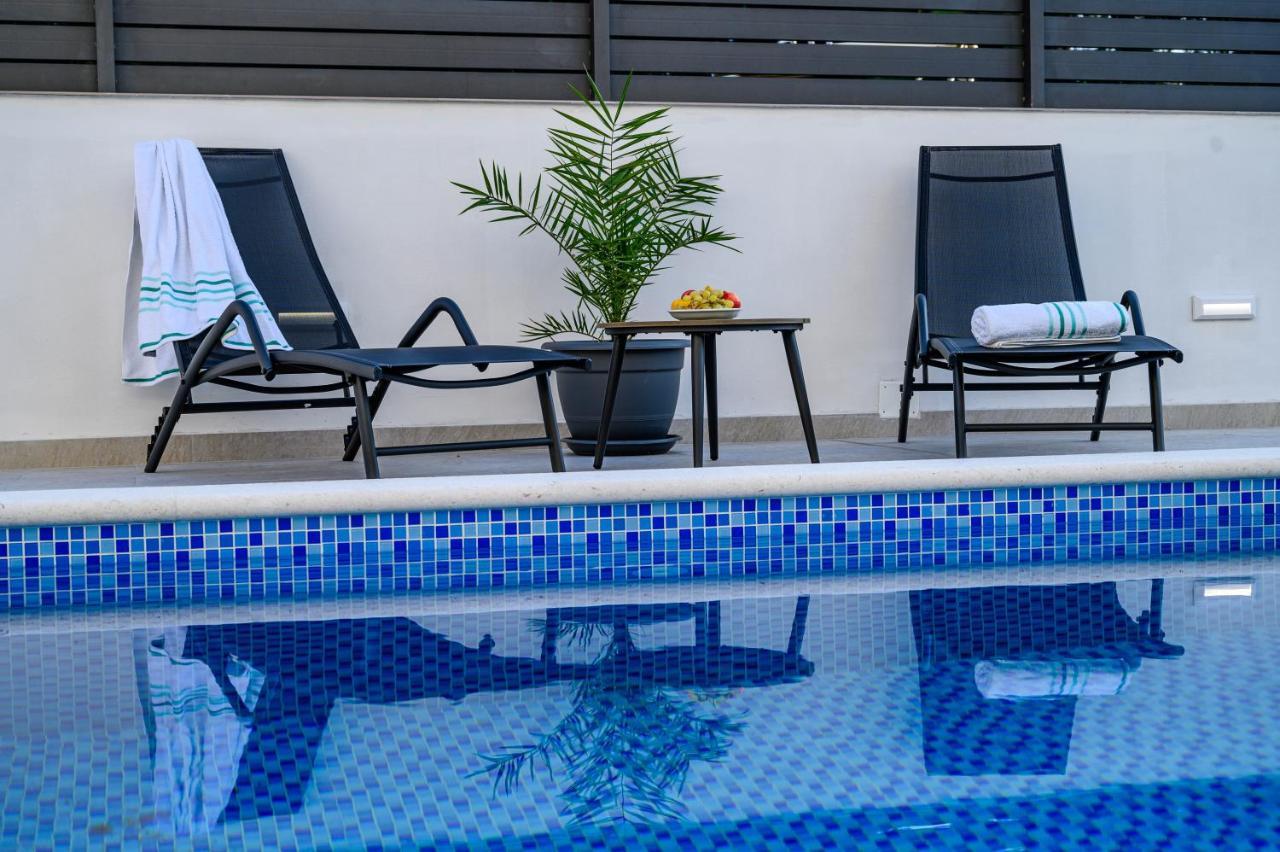 Villa Relax - Beautiful Apartment With Heated Saltwater Pool & Jacuzzi Kaštela 외부 사진