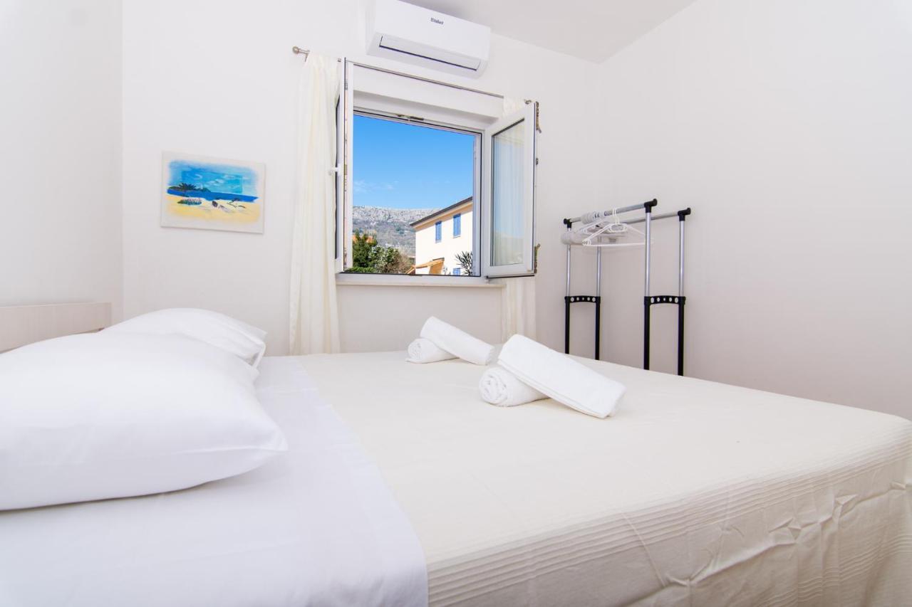 Villa Relax - Beautiful Apartment With Heated Saltwater Pool & Jacuzzi Kaštela 외부 사진
