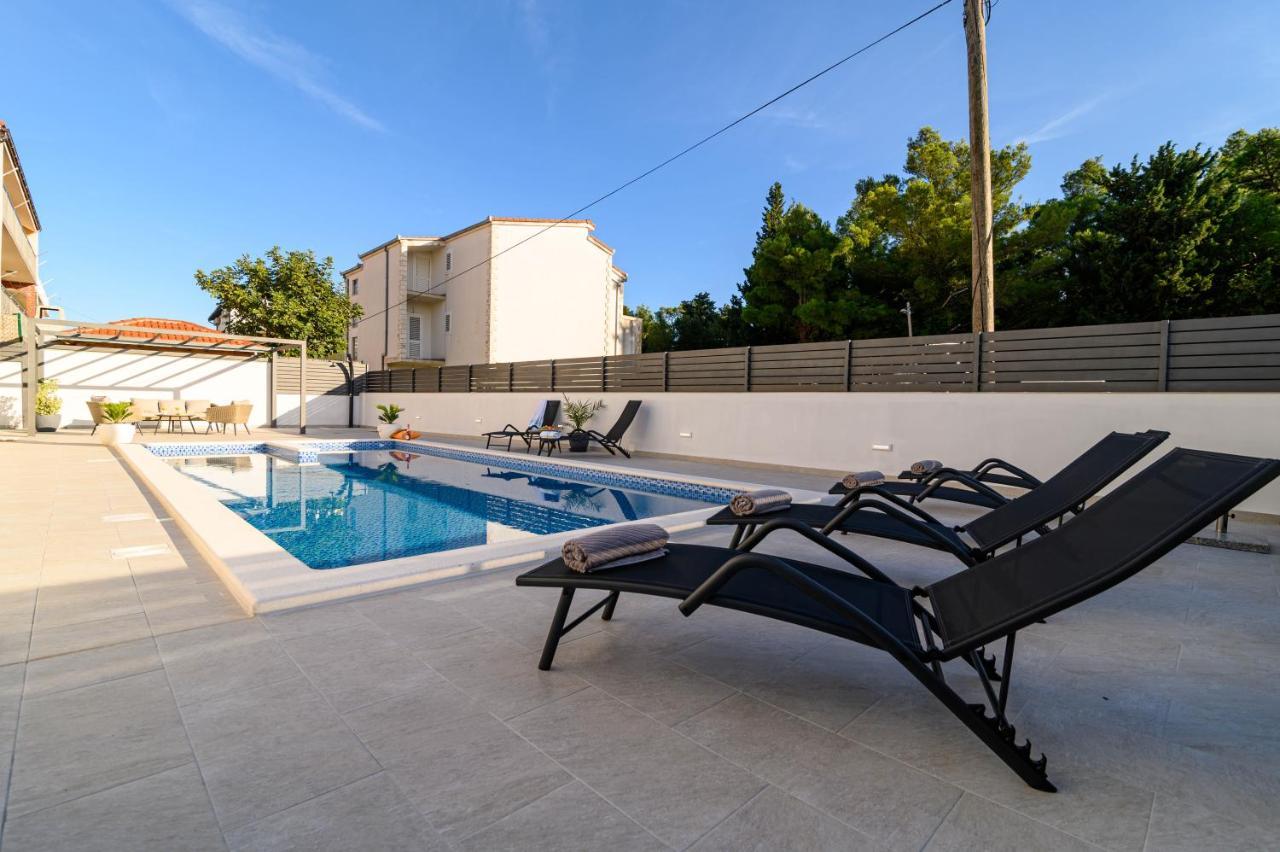 Villa Relax - Beautiful Apartment With Heated Saltwater Pool & Jacuzzi Kaštela 외부 사진