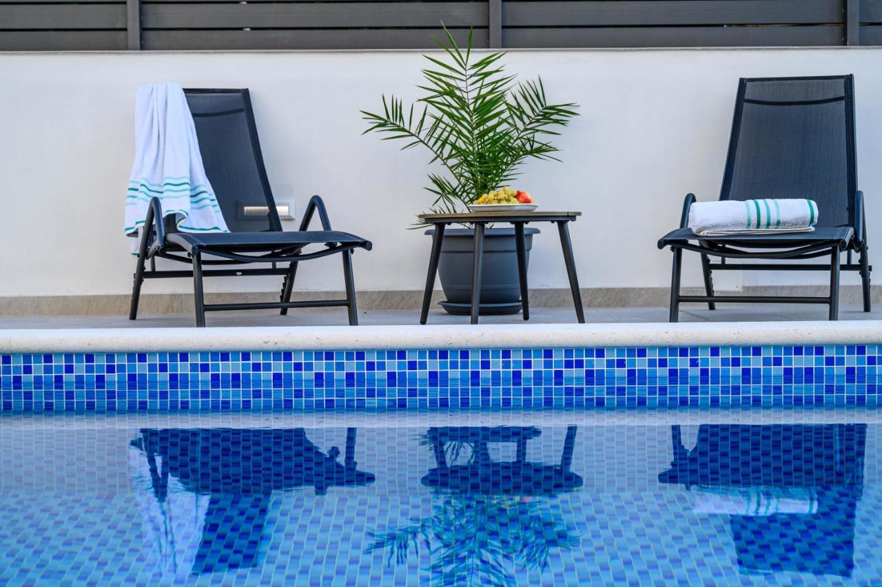 Villa Relax - Beautiful Apartment With Heated Saltwater Pool & Jacuzzi Kaštela 외부 사진