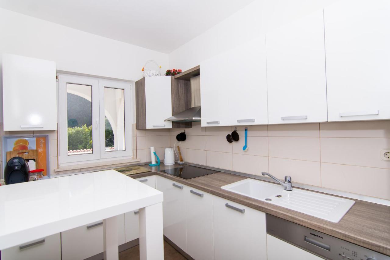 Villa Relax - Beautiful Apartment With Heated Saltwater Pool & Jacuzzi Kaštela 외부 사진