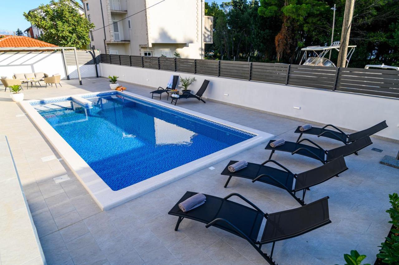 Villa Relax - Beautiful Apartment With Heated Saltwater Pool & Jacuzzi Kaštela 외부 사진