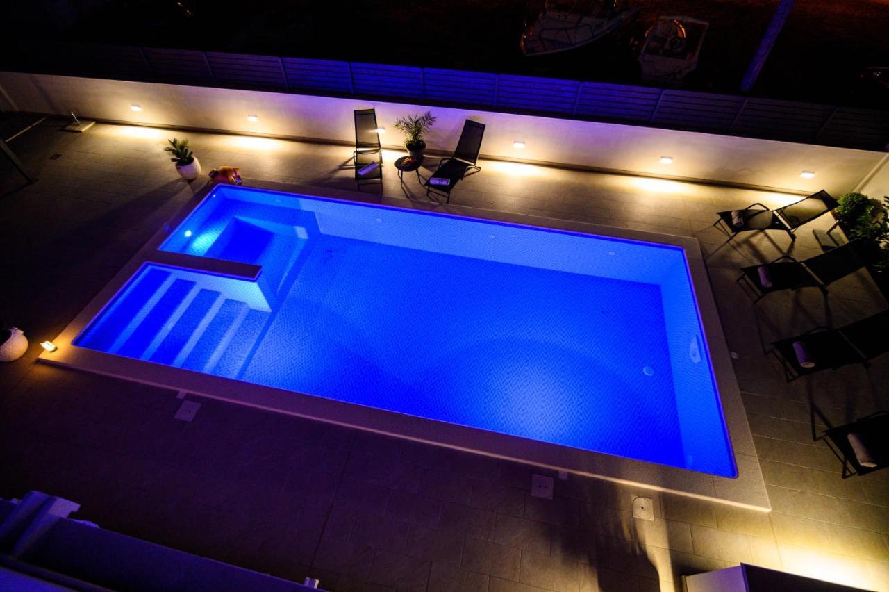 Villa Relax - Beautiful Apartment With Heated Saltwater Pool & Jacuzzi Kaštela 외부 사진