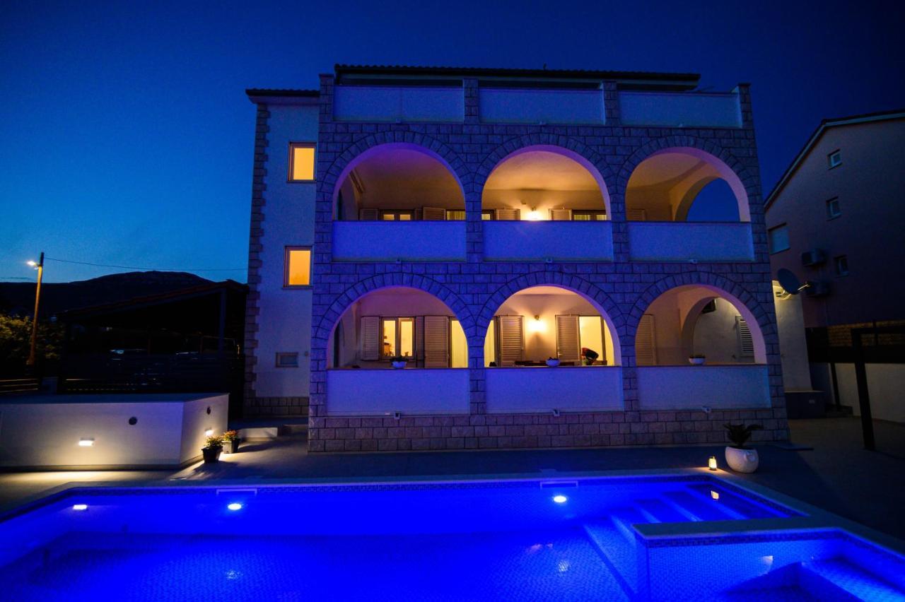 Villa Relax - Beautiful Apartment With Heated Saltwater Pool & Jacuzzi Kaštela 외부 사진