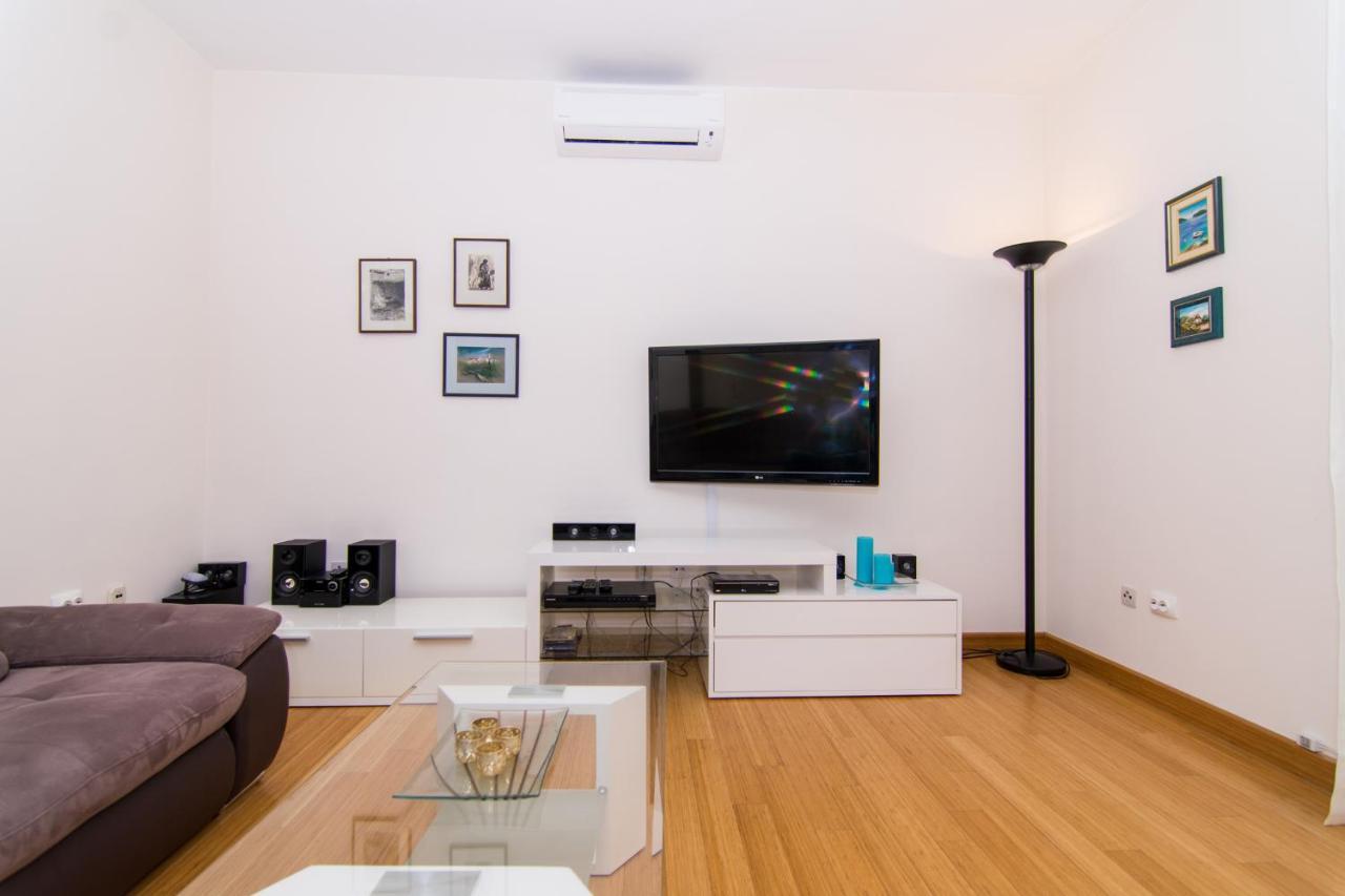 Villa Relax - Beautiful Apartment With Heated Saltwater Pool & Jacuzzi Kaštela 외부 사진
