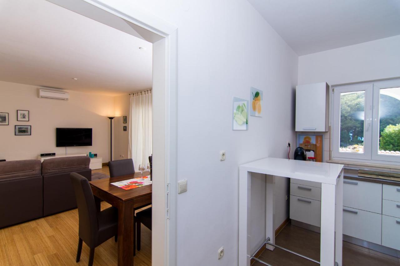 Villa Relax - Beautiful Apartment With Heated Saltwater Pool & Jacuzzi Kaštela 외부 사진