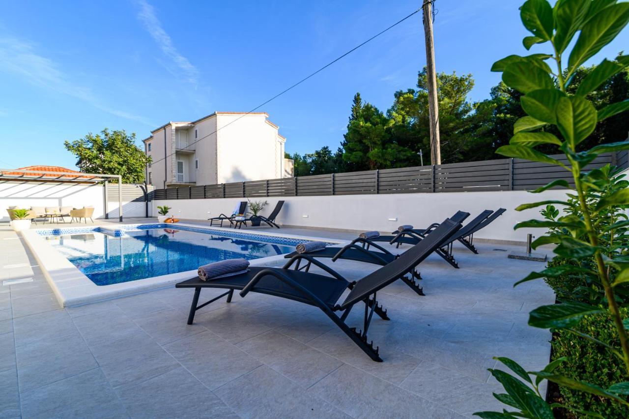 Villa Relax - Beautiful Apartment With Heated Saltwater Pool & Jacuzzi Kaštela 외부 사진