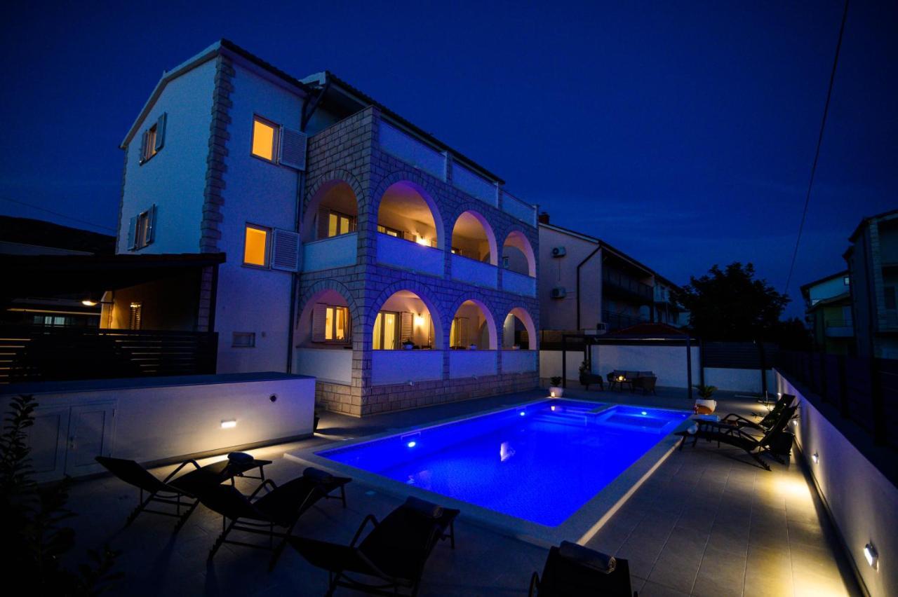 Villa Relax - Beautiful Apartment With Heated Saltwater Pool & Jacuzzi Kaštela 외부 사진