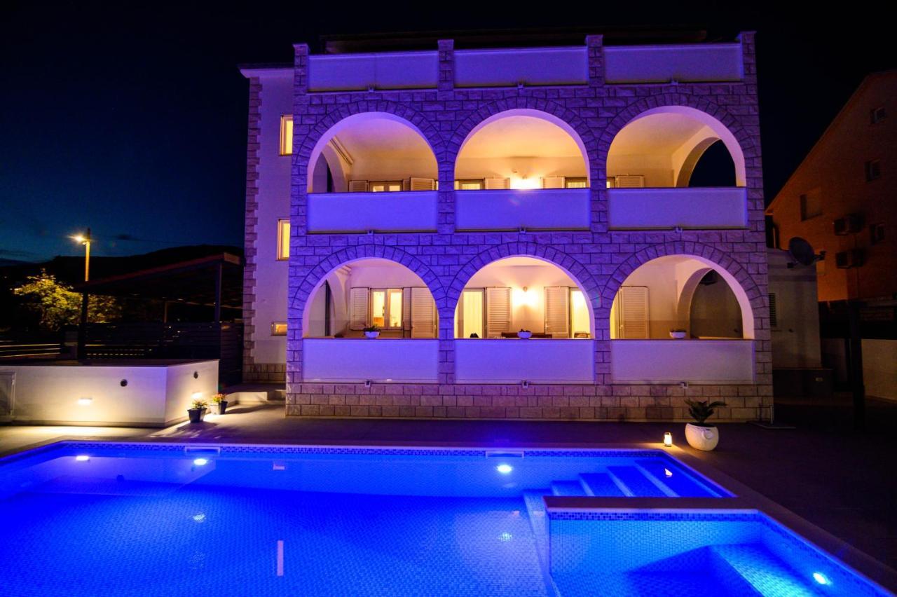 Villa Relax - Beautiful Apartment With Heated Saltwater Pool & Jacuzzi Kaštela 외부 사진