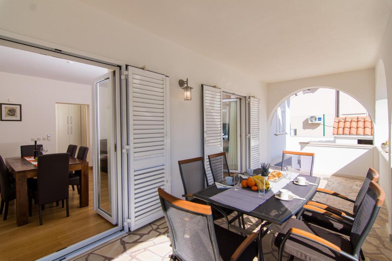 Villa Relax - Beautiful Apartment With Heated Saltwater Pool & Jacuzzi Kaštela 외부 사진