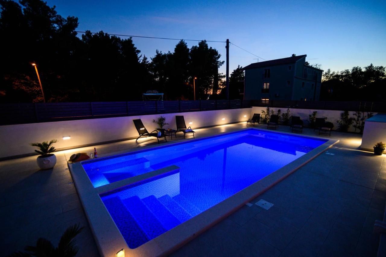 Villa Relax - Beautiful Apartment With Heated Saltwater Pool & Jacuzzi Kaštela 외부 사진