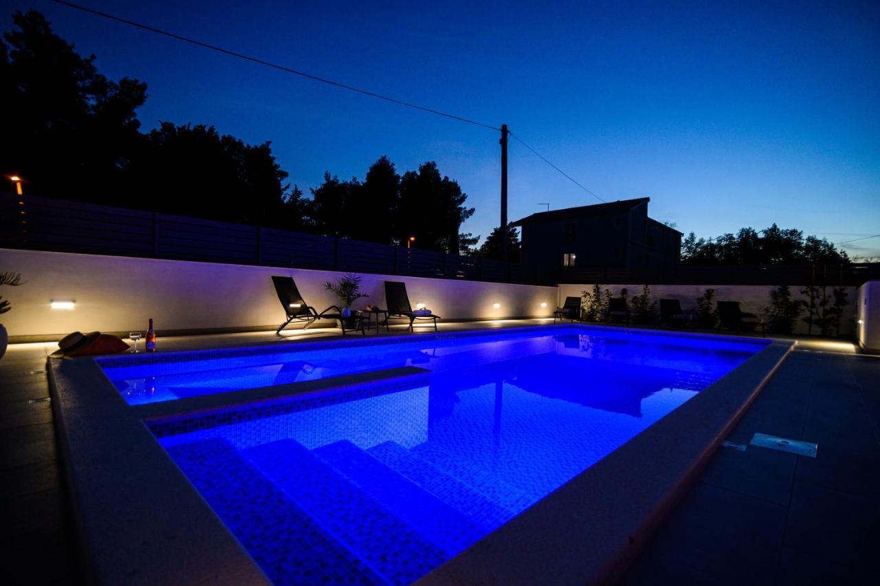 Villa Relax - Beautiful Apartment With Heated Saltwater Pool & Jacuzzi Kaštela 외부 사진