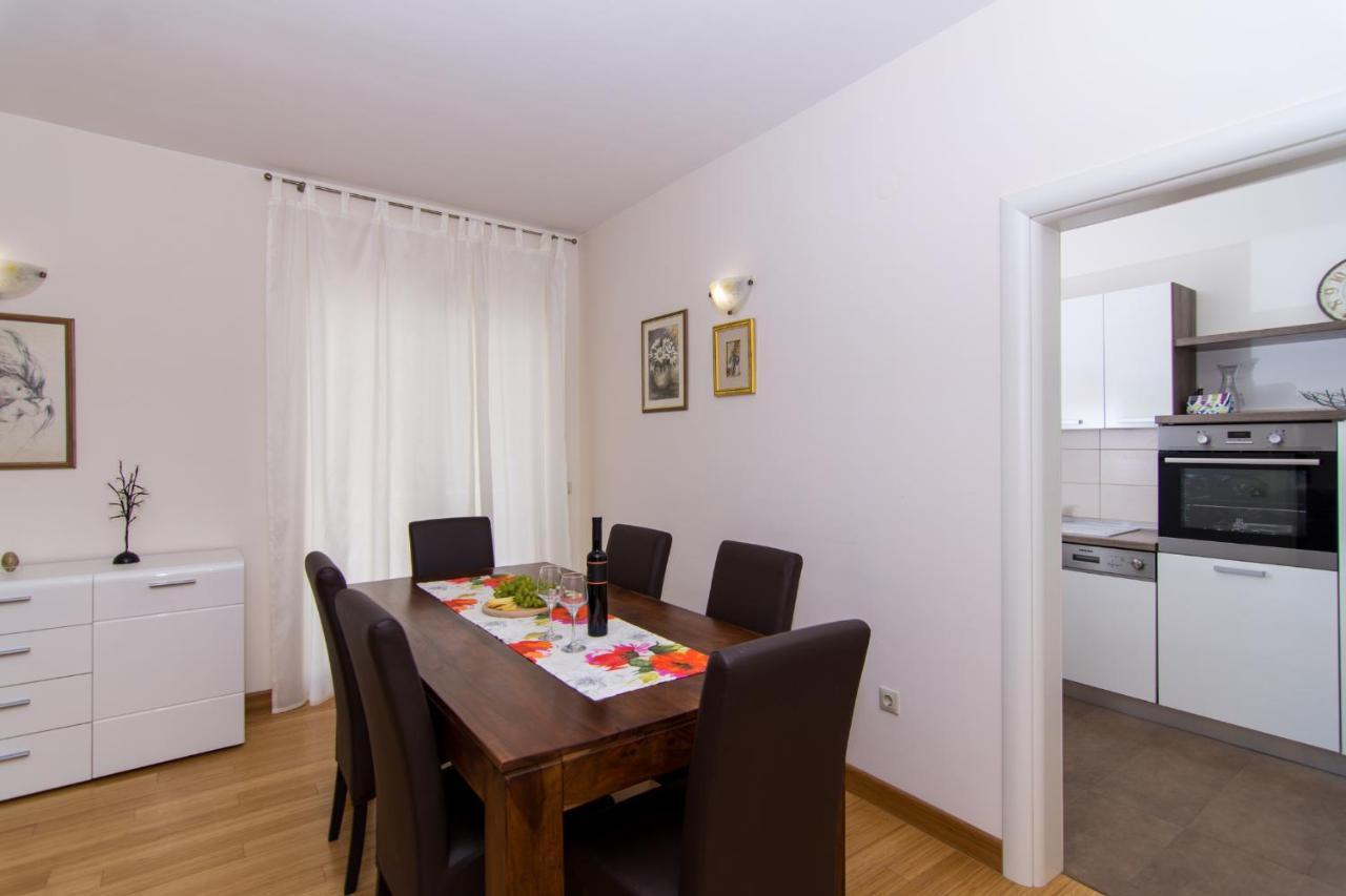Villa Relax - Beautiful Apartment With Heated Saltwater Pool & Jacuzzi Kaštela 외부 사진